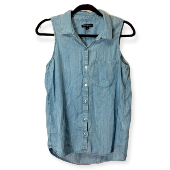 Banana Republic Denim Sleeveless Button-down - Picture 1 of 5